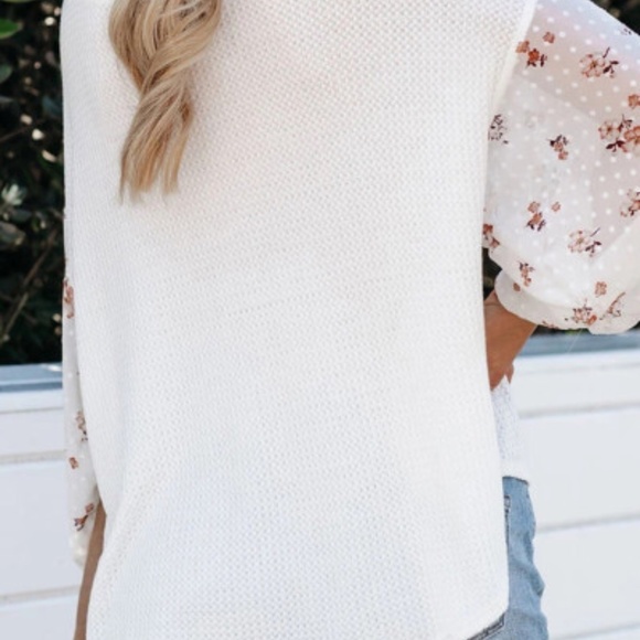 White blossom contrast Swiss dot waffle knit top - Picture 3 of 8